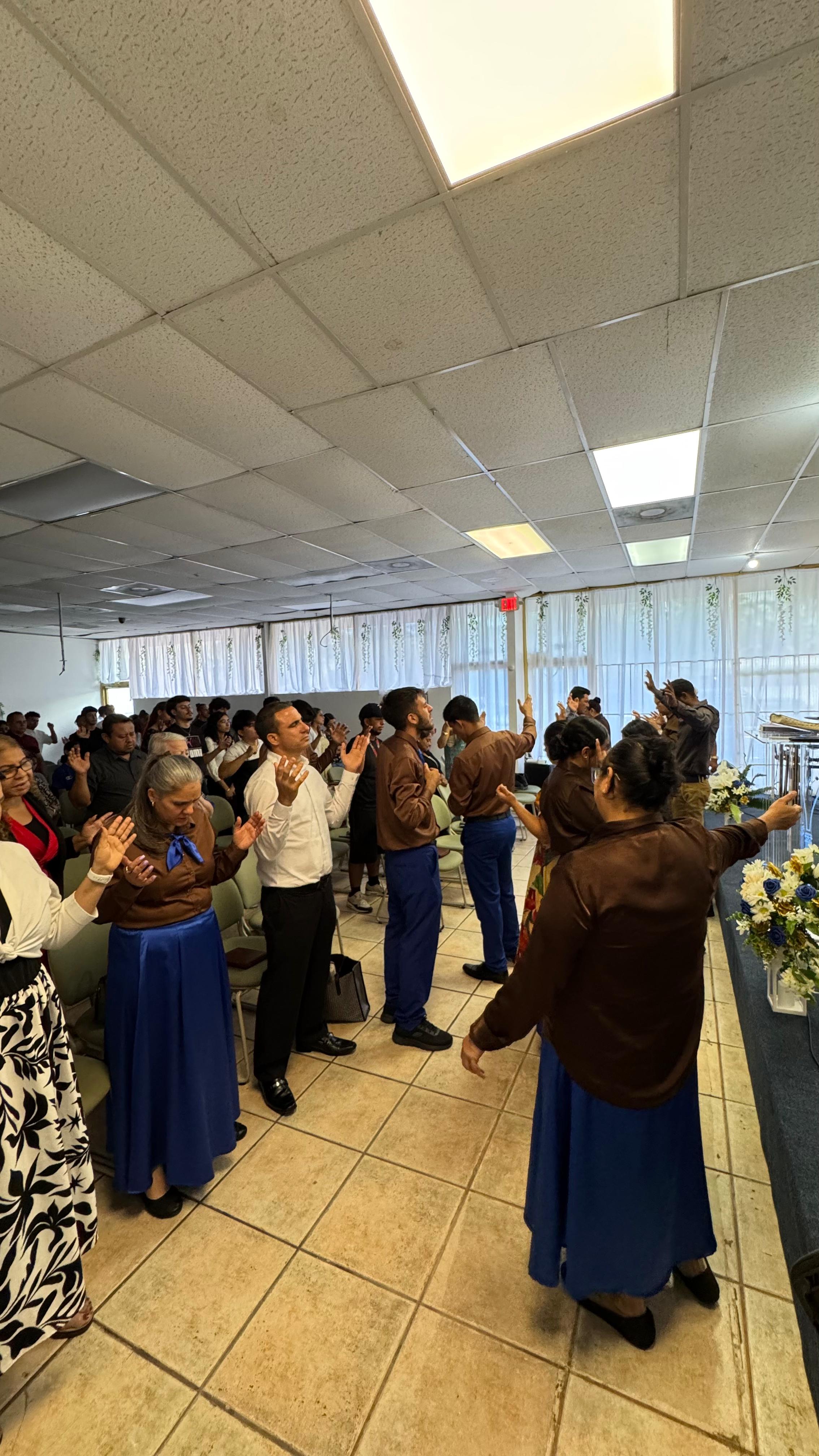 Congregación en adoración